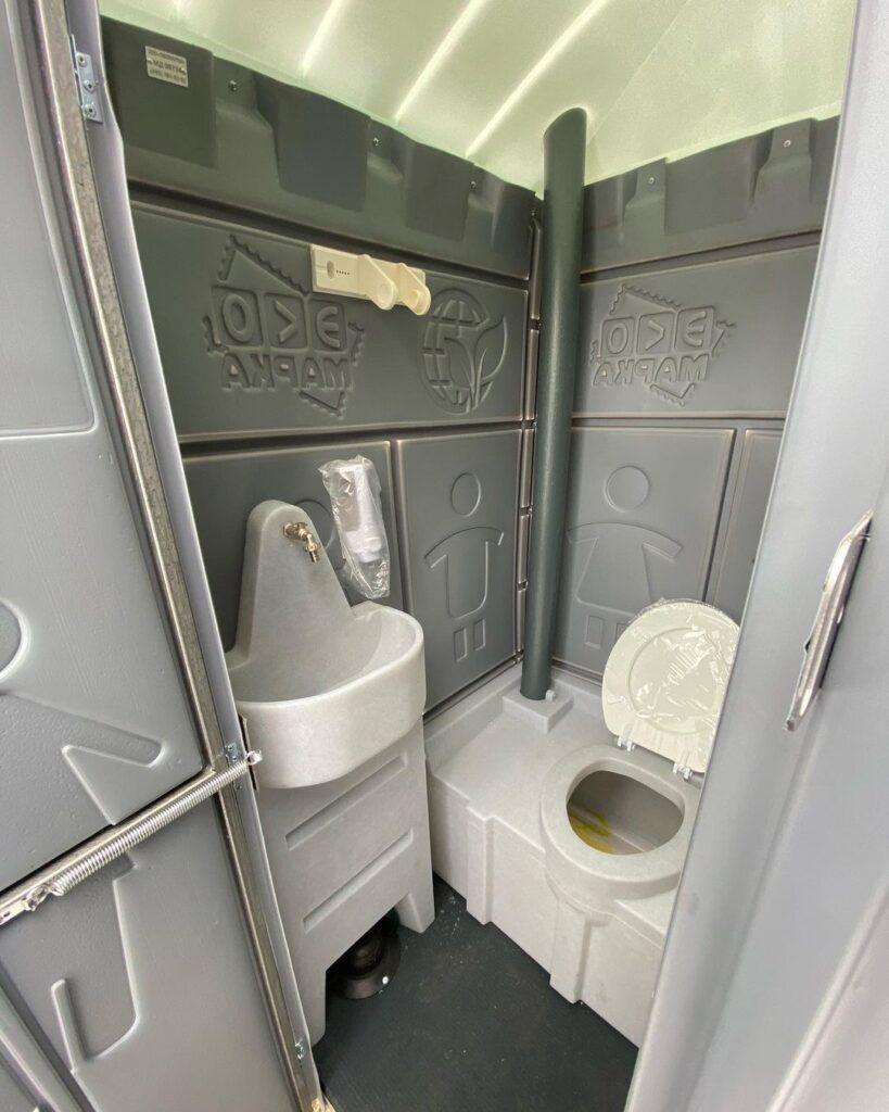 Туалетная кабина с умывальником серая